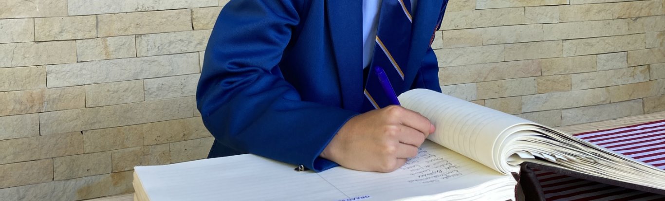 Laptop breadcrumb image of Aanlyn aansoekprosedure Graad 8