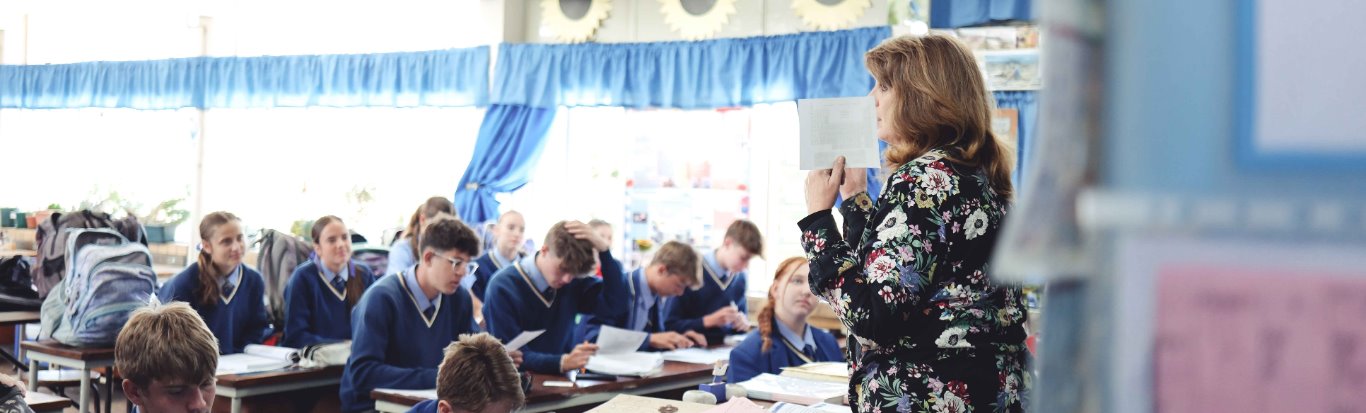 Laptop breadcrumb image of Google Classroom kodes